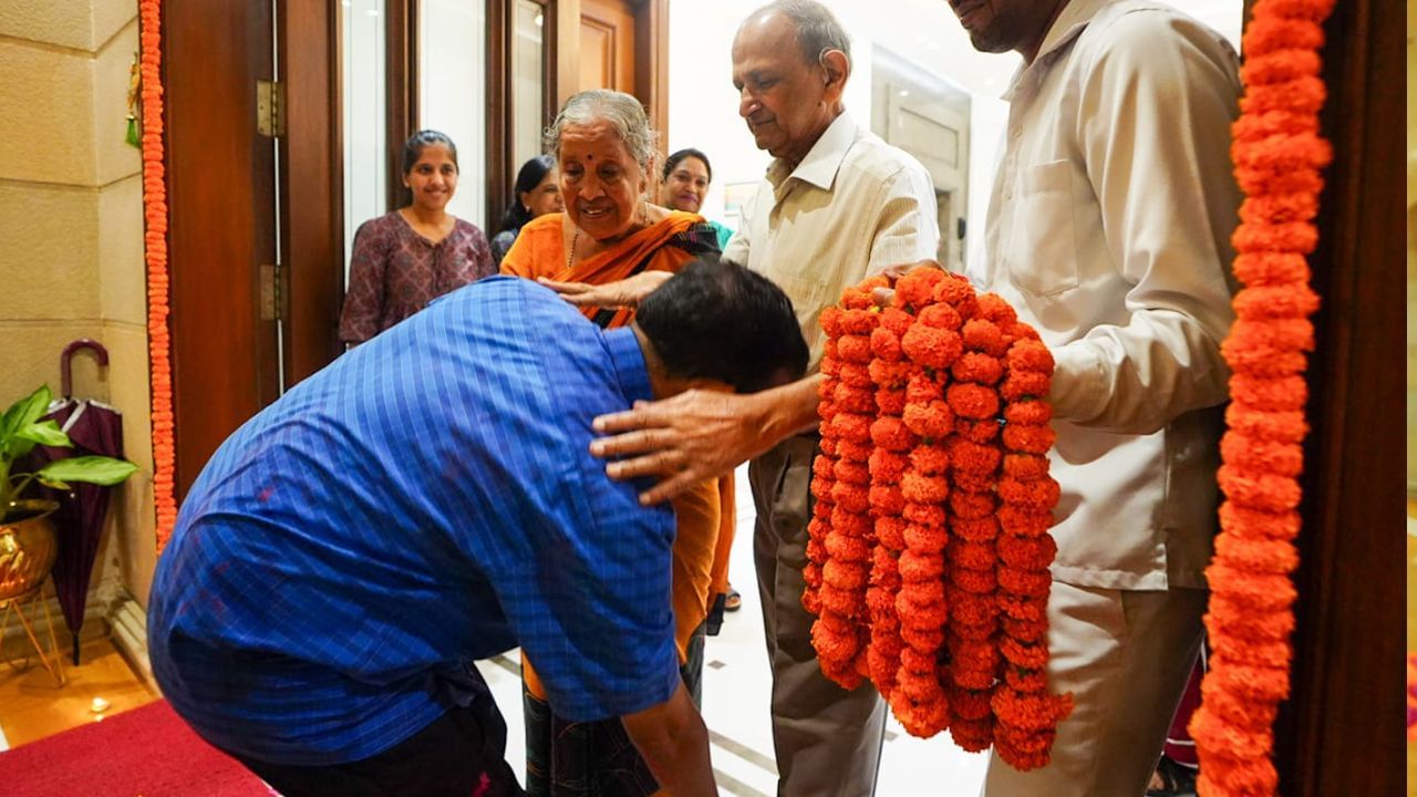 In pics: Kejriwal gets warm welcome at home, meets parents, wife and AAP leaders 2 1726244159 910 Arvind Kejriwal 1