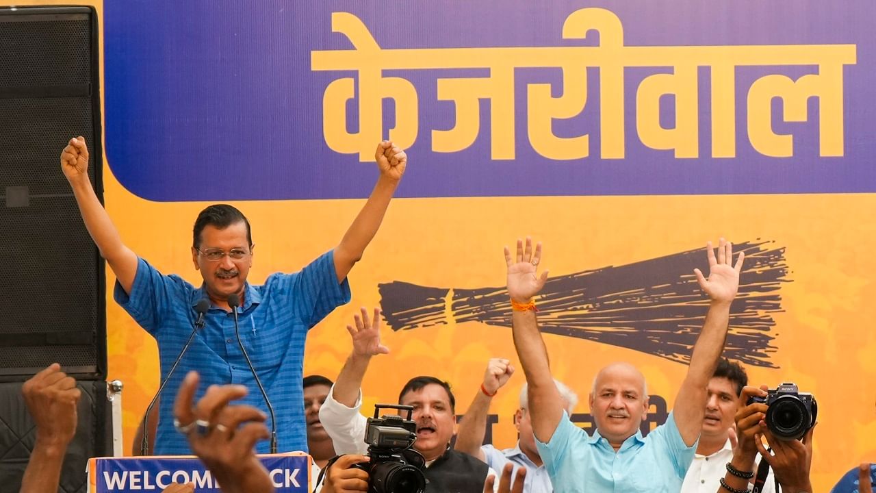 Kejriwal holds one-on-one meetings with AAP leaders to discuss new Delhi CM Kejriwal holds one-on-one meetings with AAP leaders to discuss new Delhi CM