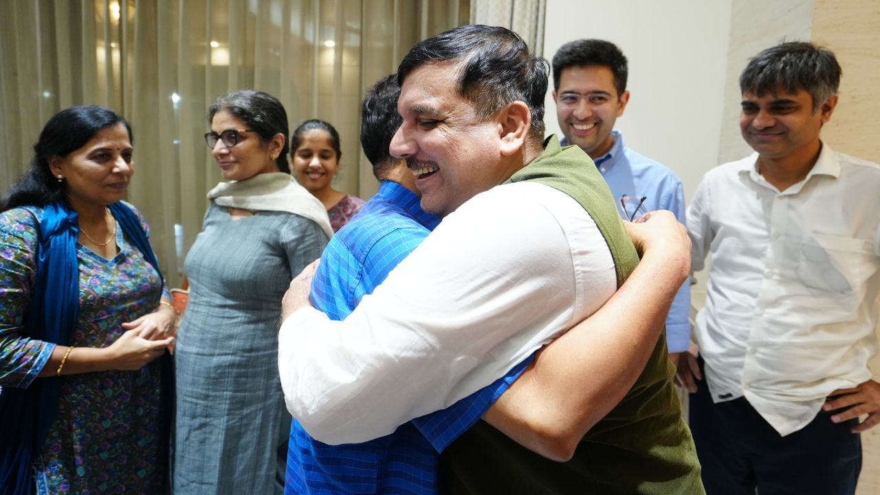 In pics: Kejriwal gets warm welcome at home, meets parents, wife and AAP leaders 5 Arvind Kejriwal 5
