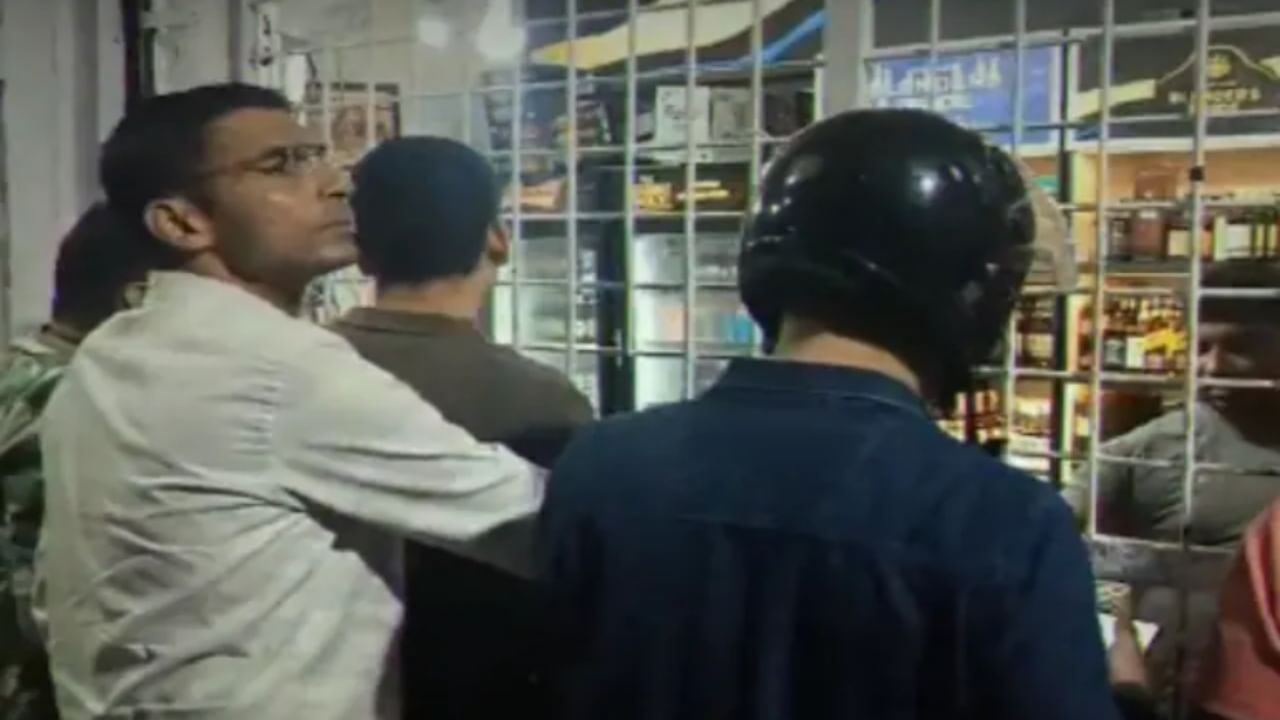 Dehradun DM poses as customer, fines liquor shop owner Rs 50,000 for overcharging Dehradun DM poses as customer, fines liquor shop owner Rs 50,000 for overcharging