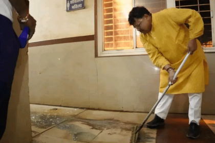 Disappointed with dirt, Madhya Pradesh minister cleans hospital floor with wiper