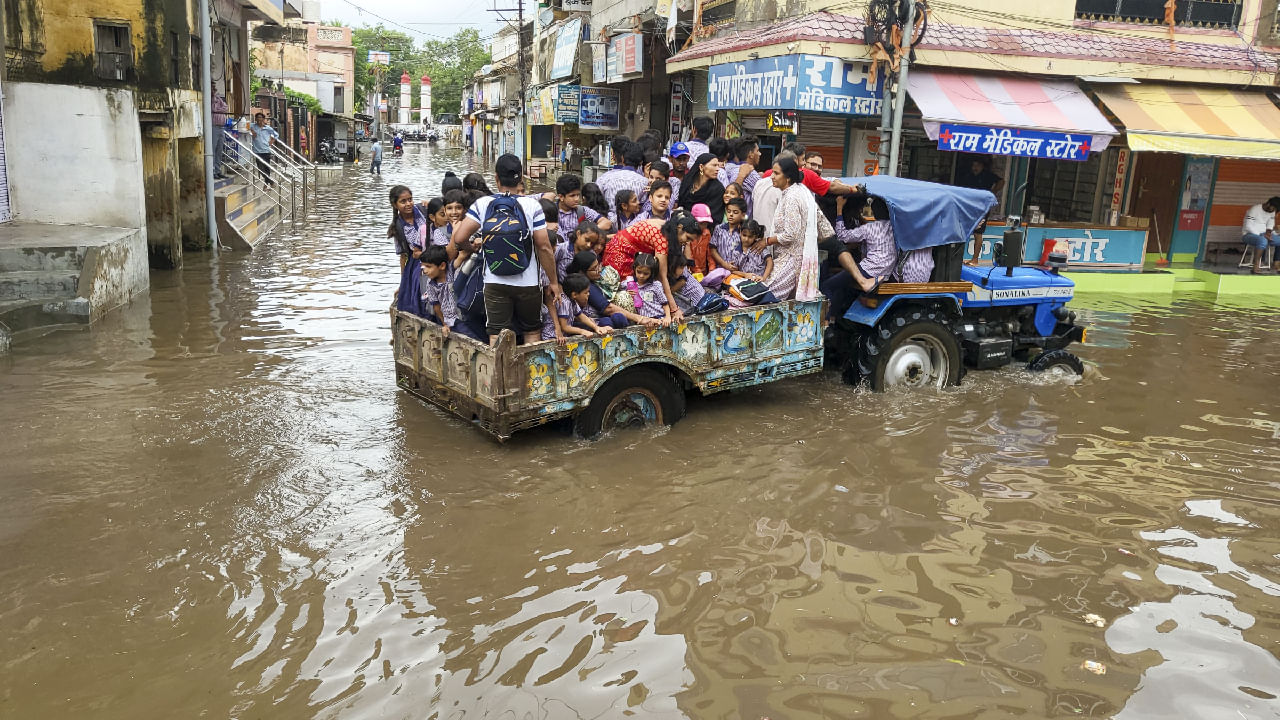 Weather update today: Moderate rains predicted in UP, Uttarakhand throught the week Weather update today: Moderate rains predicted in UP, Uttarakhand throught the week