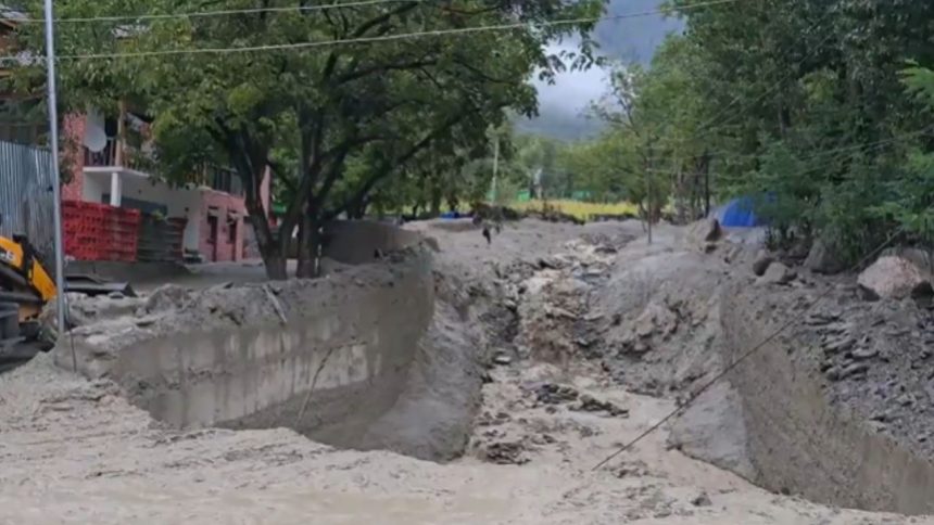 Mudslides force closure of Srinagar-Leh highway; IMD predicts more rain poll-bound Jammu & Kashmir