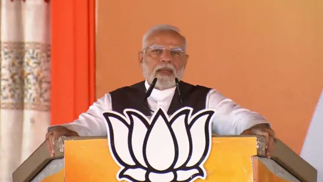 Congress used to ‘wave white flags’ when Pakistan attacked: PM Modi at Jammu rally Congress used to ‘wave white flags’ when Pakistan attacked: PM Modi at Jammu rally