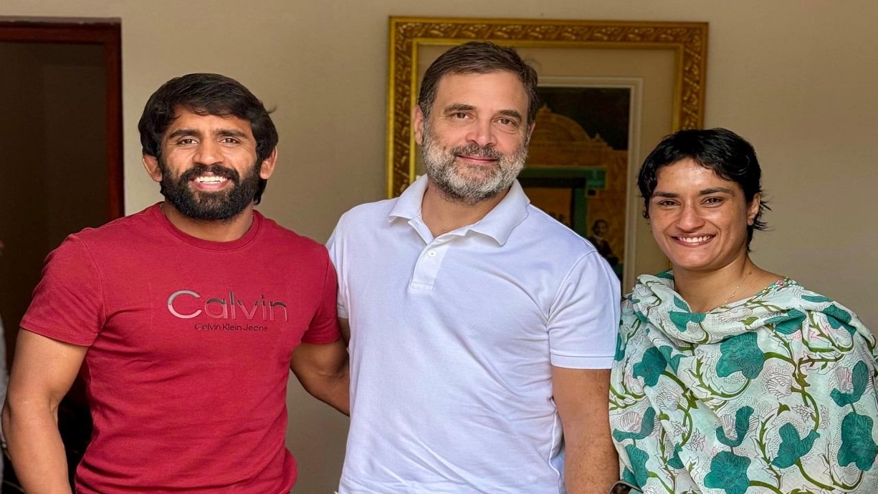 Railways initiate process of resignations of Wrestlers Vinesh Phogat, Bajrang Punia Railways initiate process of resignations of Wrestlers Vinesh Phogat, Bajrang Punia