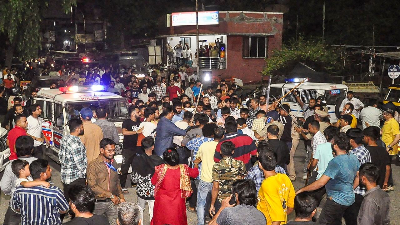 Surat: Bulldozers remove ‘encroachments’ after stone pelting incident at pandal Surat: Bulldozers remove ‘encroachments’ after stone pelting incident at pandal