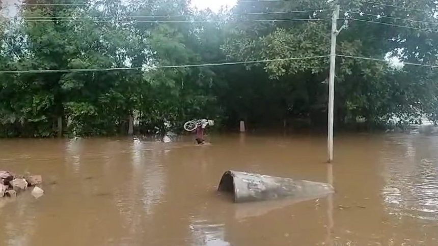 Youth carries bike on head on flood road in MP’s Damoh, video goes viral 1 Youth carries bike on head on flood road in MP’s Damoh, video goes viral