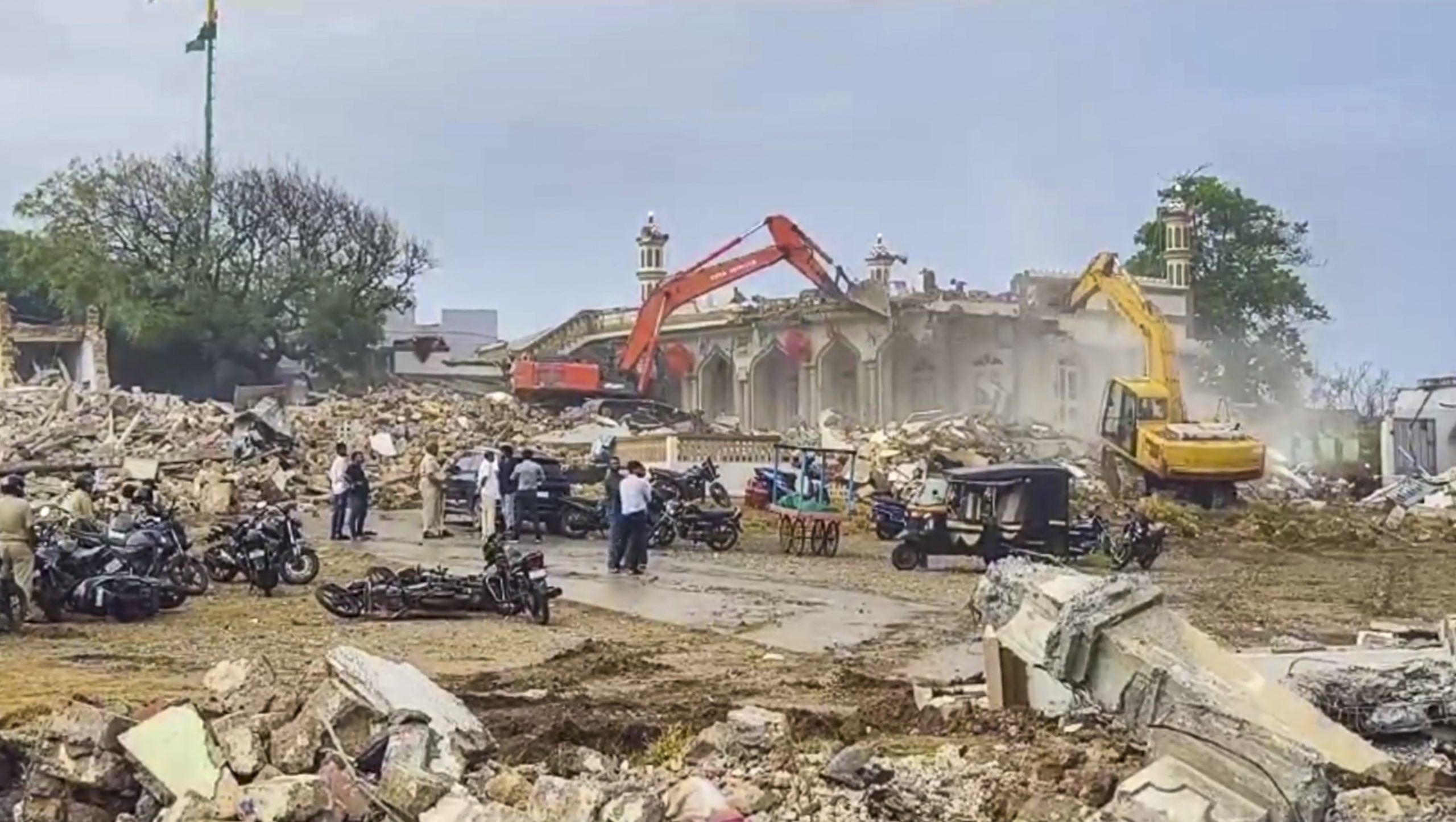 Anti-encroachment drive: 9 religious structures near Somnath temple demolished Anti-encroachment drive: 9 religious structures near Somnath temple demolished