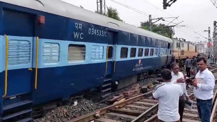 MP: Two coaches of  Somnath Express derail in Jabalpur, no casualties reported