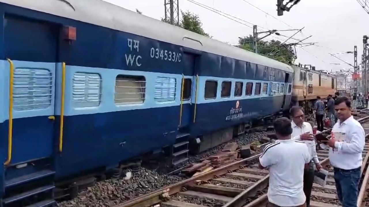 MP: Two coaches of  Somnath Express derail in Jabalpur, no casualties reported