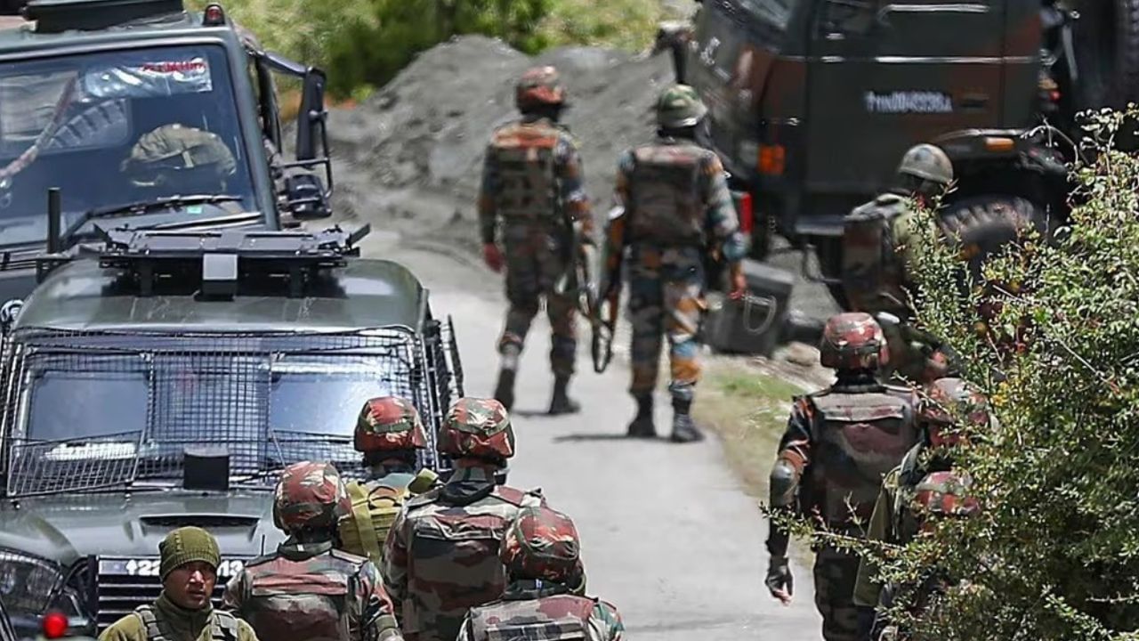 Encounter underway between terrorists and security forces in J&K’s Kulgam Encounter underway between terrorists and security forces in J&K’s Kulgam
