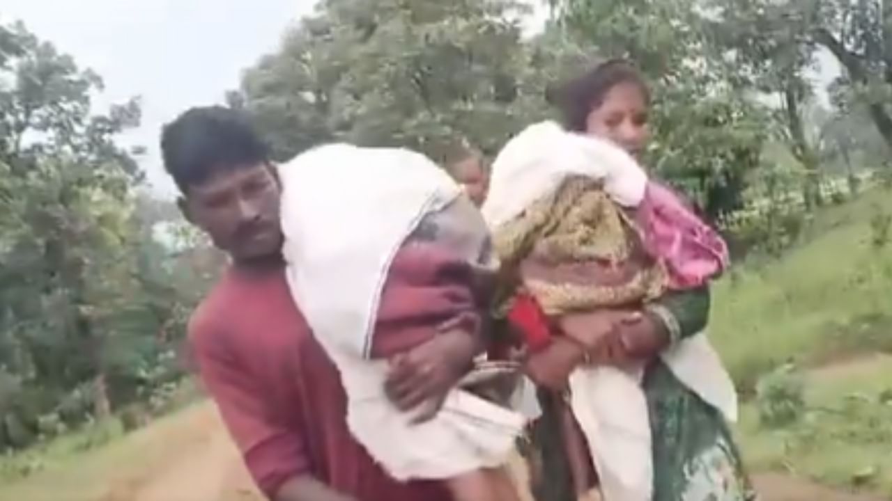 Couple forced to carry sons’ bodies 15 km due to lack of ambulance in Maharashtra Couple forced to carry sons’ bodies 15 km due to lack of ambulance in Maharashtra