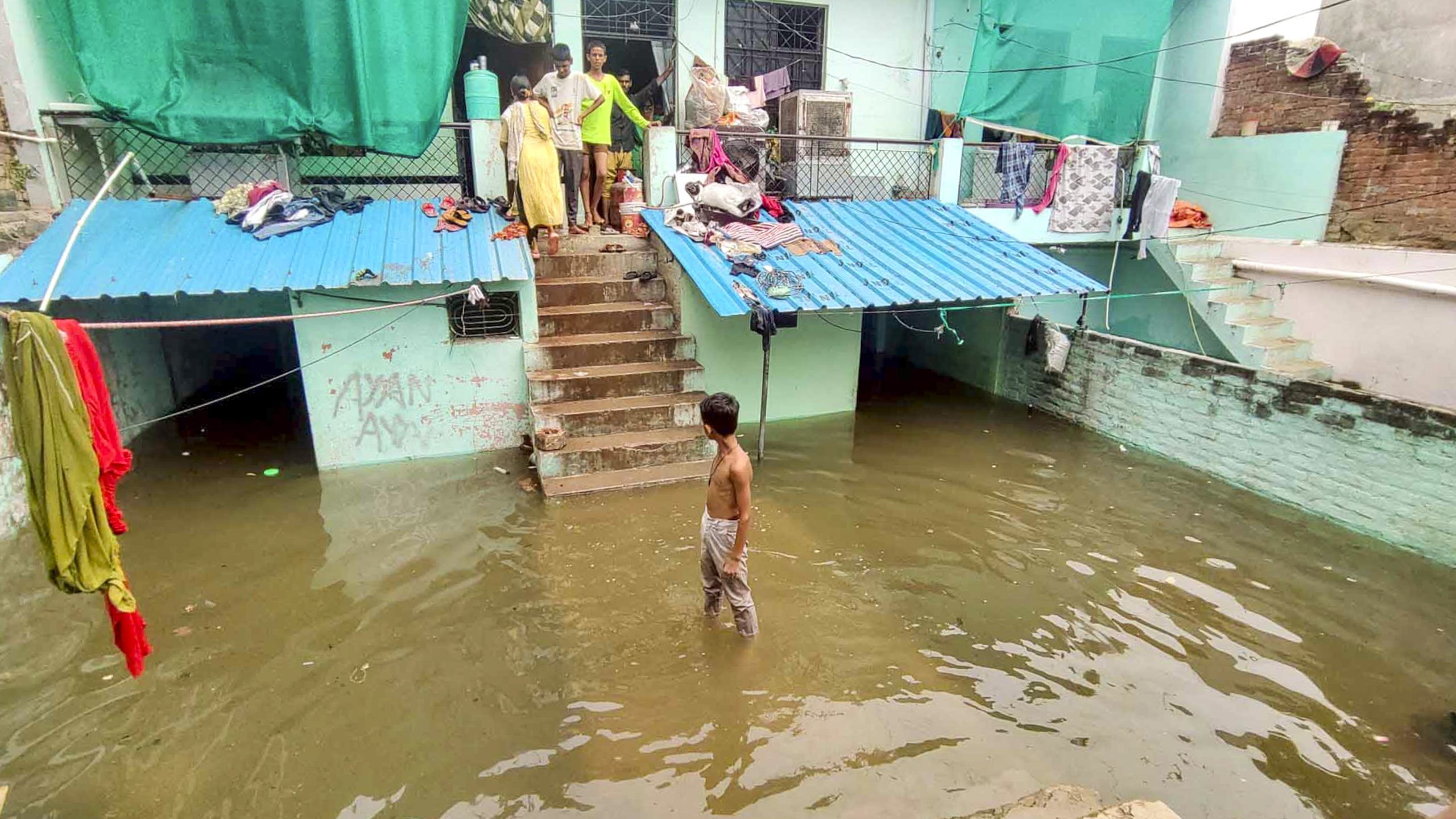 17 dead as 15 UP districts grapple with flood, rivers remain in spate 17 dead as 15 UP districts grapple with flood, rivers remain in spate