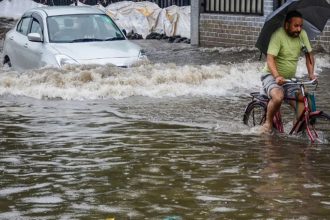 Airlines, trains, road traffic affected; schools shut amid heavy rains in Mumbai