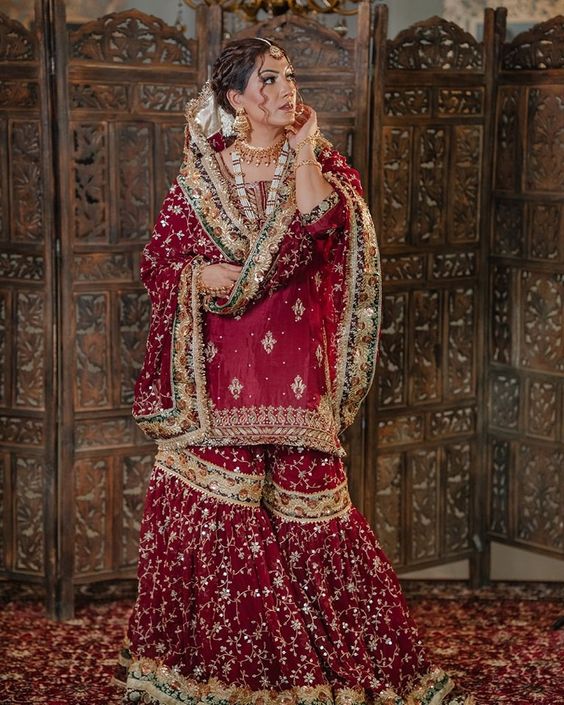 Stunning Karwa Chauth look ideas in saree, lehenga and suits 5 Modern Gharara look for Karwa Chauth.