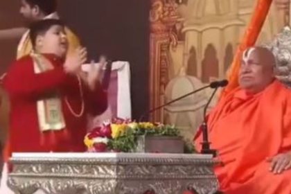 Abhinav Arora | Swami Rambhadracharya asks ‘Bal Sant Baba’ to get off stage in video