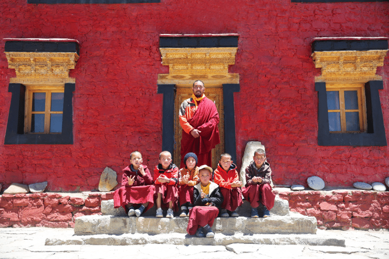 AkzoNobel celebrates the enduring power of paint and human spirit at the World’s Highest Motorable Village 3 AkzoNobels Lets Colour Initiative brings smile as young monks at Komic Monastery enjoy their transfo