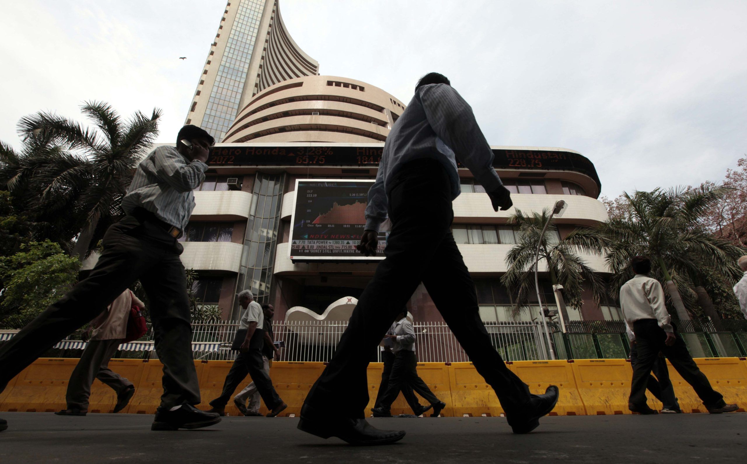 Stock Market crash: Investors lose Rs 9.19 lakh cr; all sectoral indices end lower Stock Market crash: Investors lose Rs 9.19 lakh cr; all sectoral indices end lower