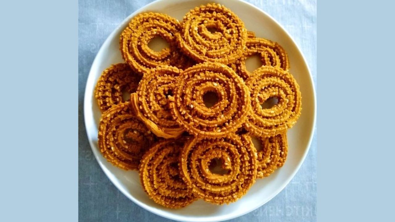 Bhajani Chakli recipe: A crunchy, traditional Maharashtrian snack for Diwali Bhajani Chakli recipe: A crunchy, traditional Maharashtrian snack for Diwali