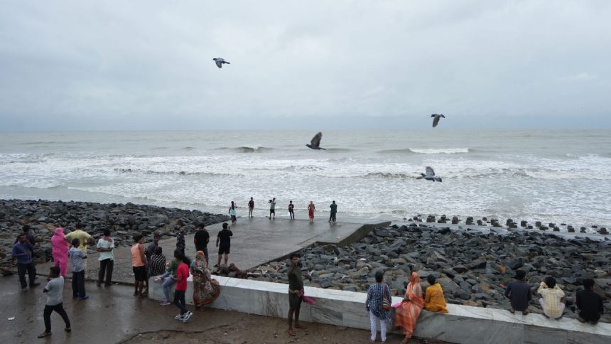 Cyclone Dana Live Updates: Odisha, West Bengal brace for landfall, 3 lakh evacuated
