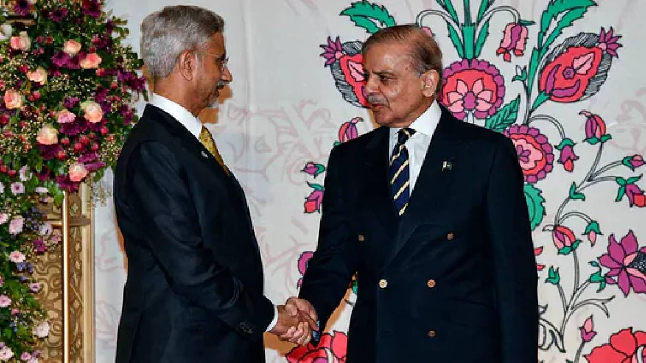 Dinner diplomacy: Jaishankar exchanges pleasantries with Pak PM ahead of SCO meet