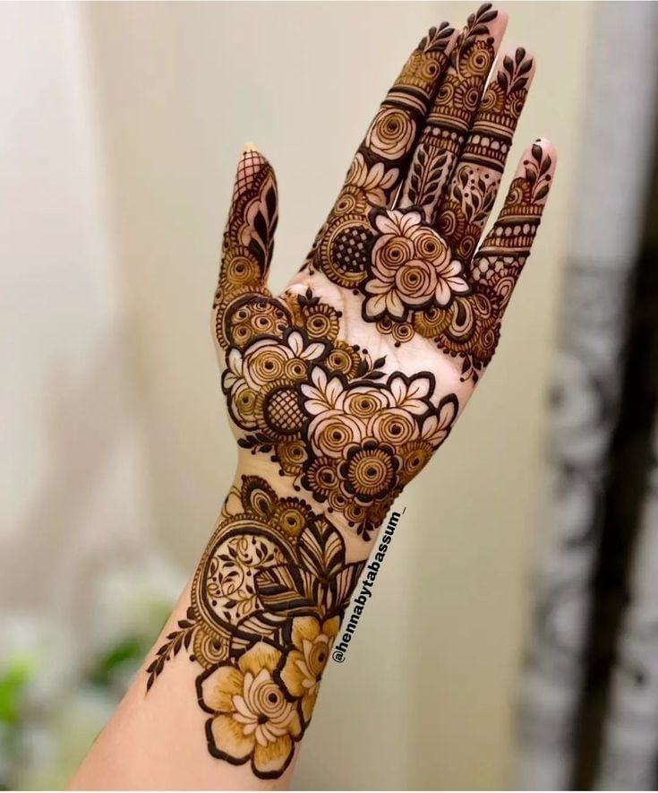 Front hand mehndi design simple