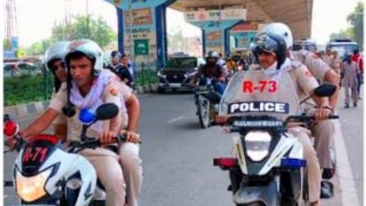 Gurugram police challans over 26.5k riders in 1 month; Helmetless riders top the list Gurugram police challans over 26.5k riders in 1 month; Helmetless riders top the list
