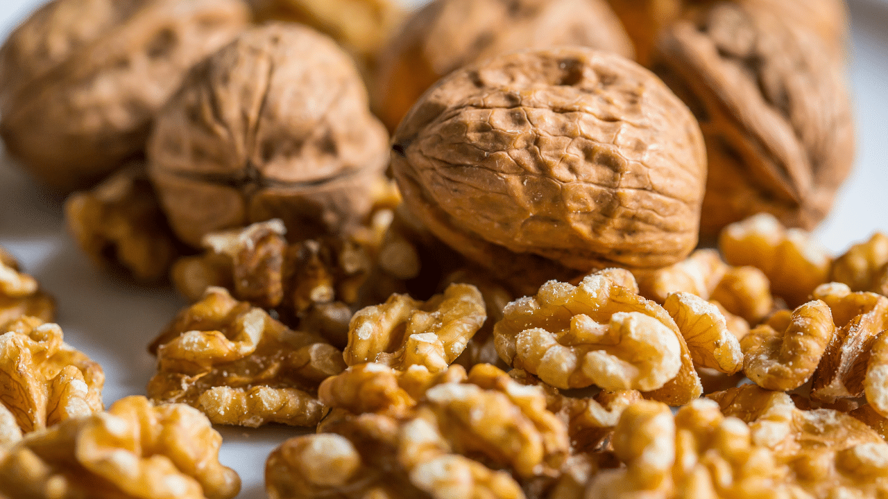 How long do walnuts last for? Comprehensive guide to their shelf life How long do walnuts last for? Comprehensive guide to their shelf life