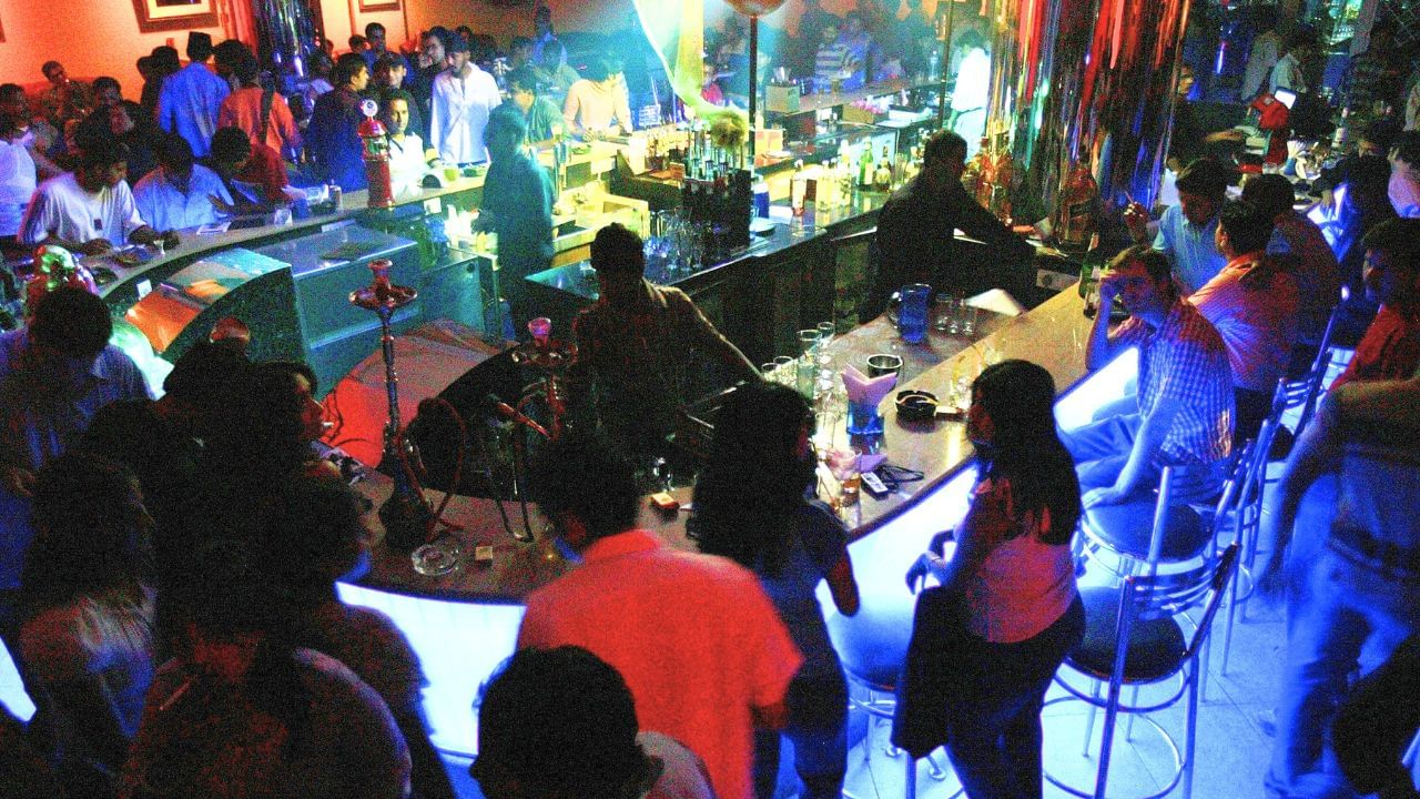 Hyderabad Police pub raid: 100 men, 40 women arrested for ‘illegal activities’ Hyderabad Police pub raid: 100 men, 40 women arrested for ‘illegal activities’