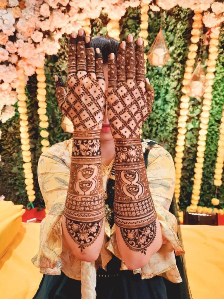 mehndi back hand, Karwa Chauth mehndi back hand