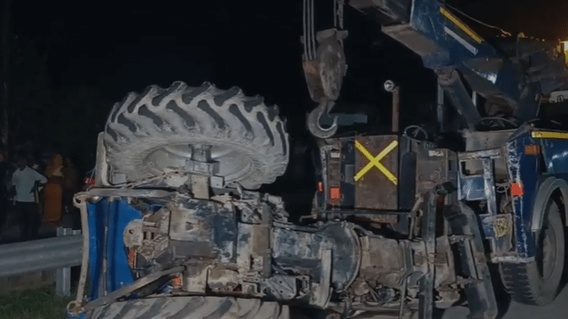 Ten workers killed in road accident in Mirzapur.