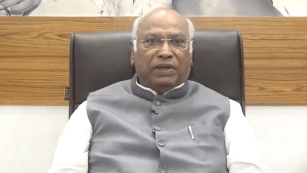 ‘Spreading lies’: Cong counters BJP’s claims of Kharge’s ‘mistreatment’ in Wayanad ‘Spreading lies’: Cong counters BJP’s claims of Kharge’s ‘mistreatment’ in Wayanad