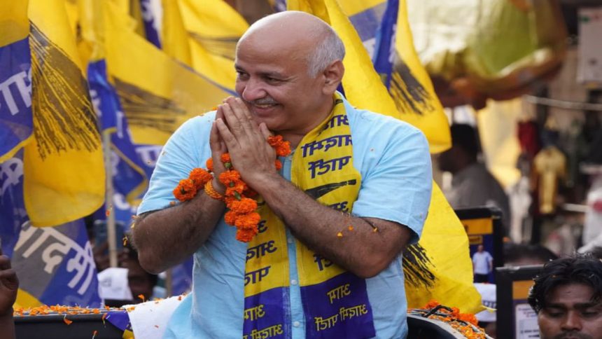 Manish Sisodia performs hawan before shifting at party MP Harbhajan Singh’s bungalow