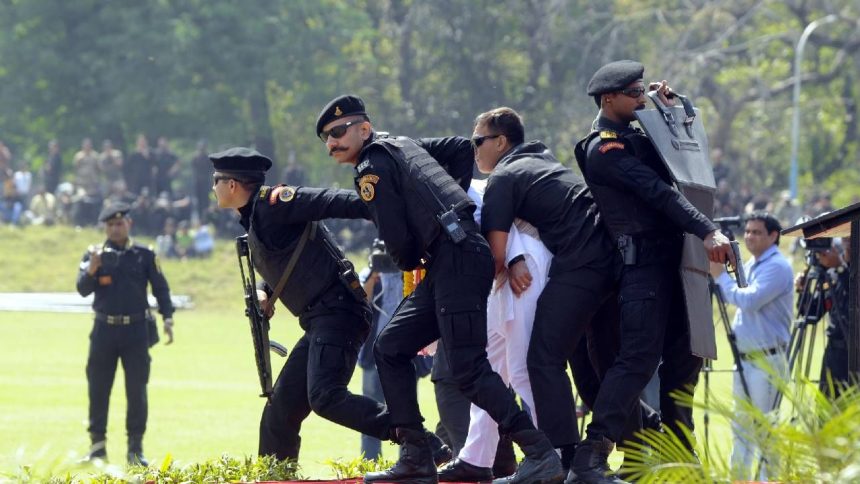 Centre orders withdrawal of NSG commandos from VIP security, CRPF to take charge 1 Centre orders withdrawal of NSG commandos from VIP security, CRPF to take charge