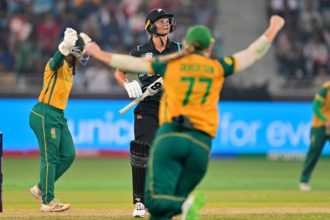 Lady of the moment Suzie Bates endure another heartbreaking dismissal – WATCH