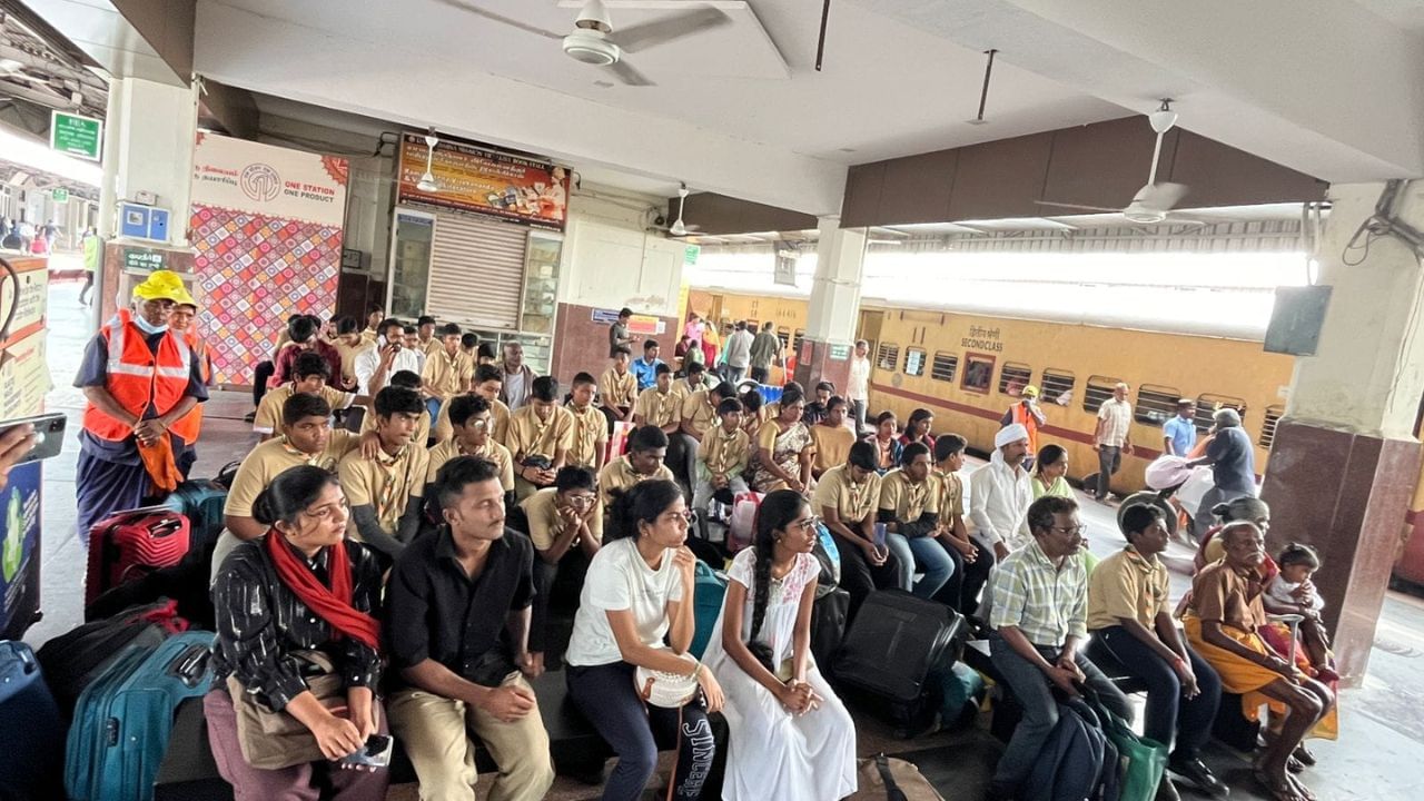 Delhi: No sale of train tickets at THESE railway stations | Special trains announced