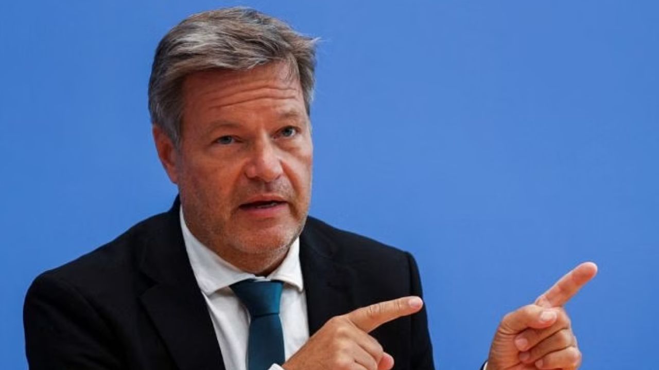 Germany seeks stronger trade ties with India, citing economic growth