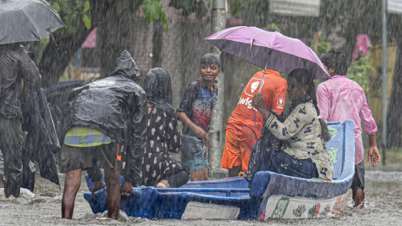 Low-pressure area forms in Andaman sea, Heavy rain expected in southern states Low-pressure area forms in Andaman sea, Heavy rain expected in southern states