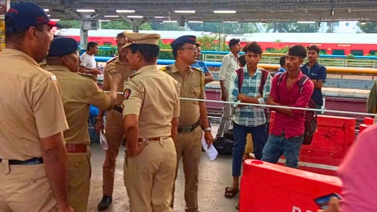 Mumbai: Sale of tickets restricted at these railway stations | Check details