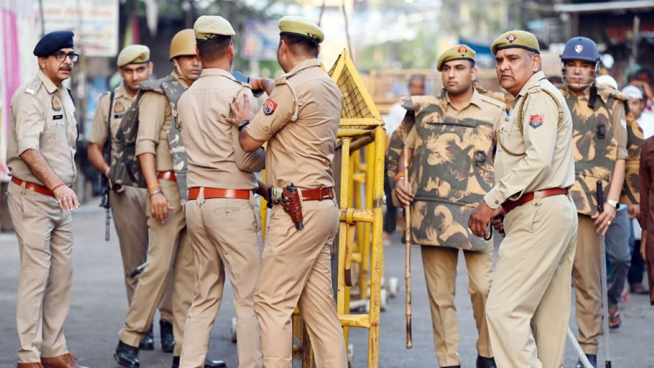 Violent clash in UP’s Etah over construction on private land near Dargah Violent clash in UP’s Etah over construction on private land near Dargah