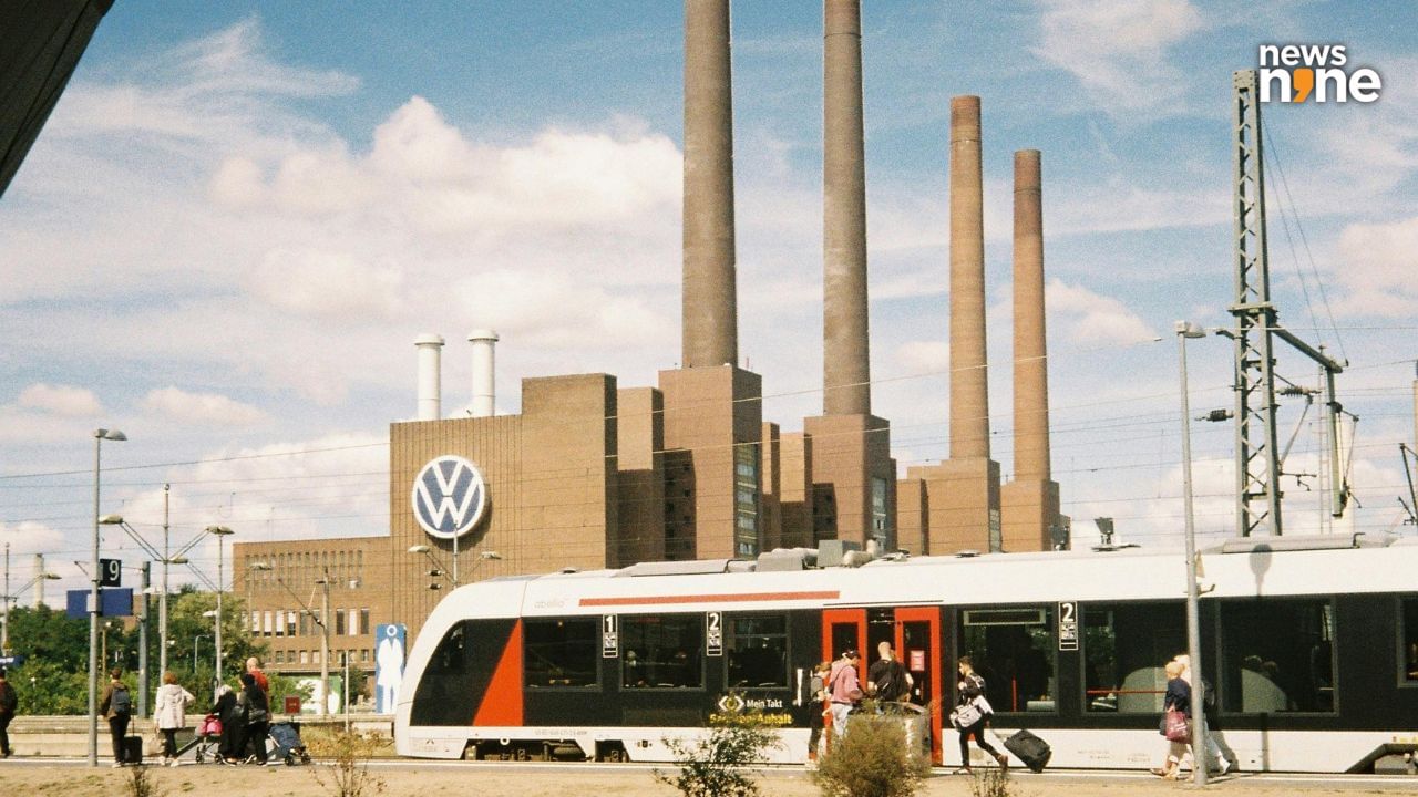 Volkswagen plans to shut down several German factories and reduce salaries by 10% Volkswagen plans to shut down several German factories and reduce salaries by 10%