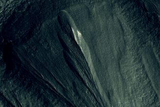 Life could exist in pools of liquid water beneath melting ice on Mars