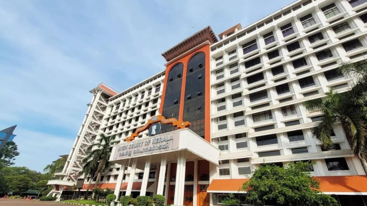 Engaging in sexual intercourse in front of minor offence under POCSO Act: Kerala HC