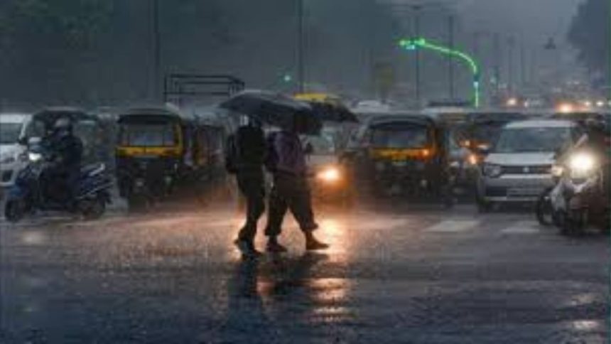 Kerala: Orange alert issued in 2 districts; Heavy rains to continue for next 3 days