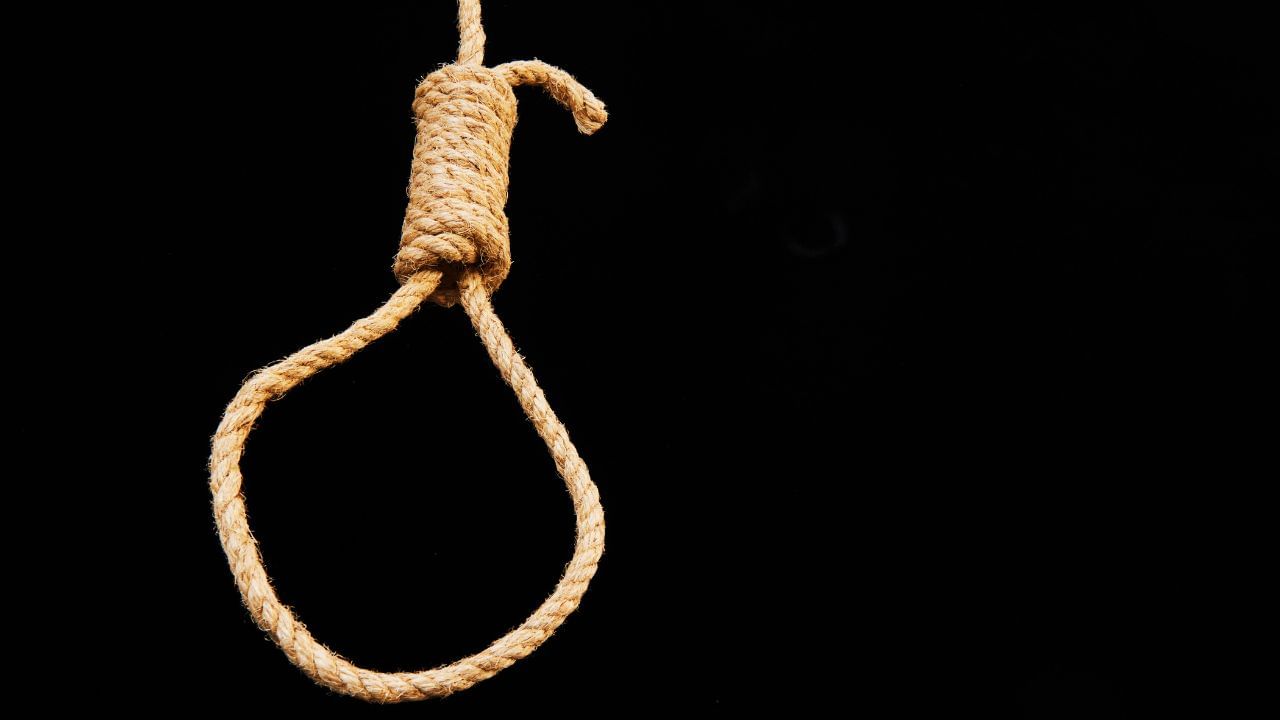 Mumbai woman police officer commits suicide due to repeated taunts by her husband