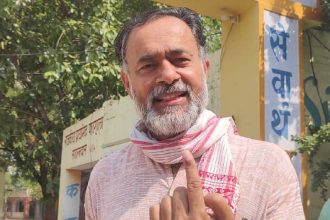Yogendra Yadav heckled in Maharashtra rally by Vanchit Bahujan Aghadi activists