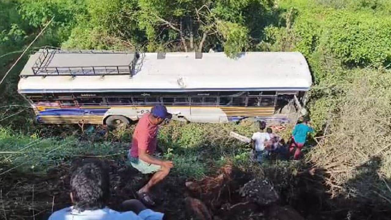 AP: 25 people injured after RTC bus falls into a ravine near Pulivendula AP: 25 people injured after RTC bus falls into a ravine near Pulivendula