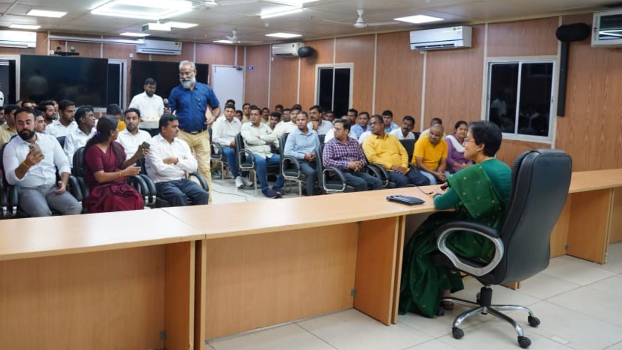 Delhi chief minister Atishi moves into official residence; holds meet with staff Delhi chief minister Atishi moves into official residence; holds meet with staff