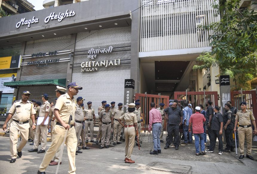 ‘Felt as if cracker exploded on feet’: Man hit by bullet during Baba Siddique firing