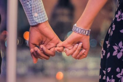 Noida: Woman runs away with paramour, said husband threatened to leave her in Bihar